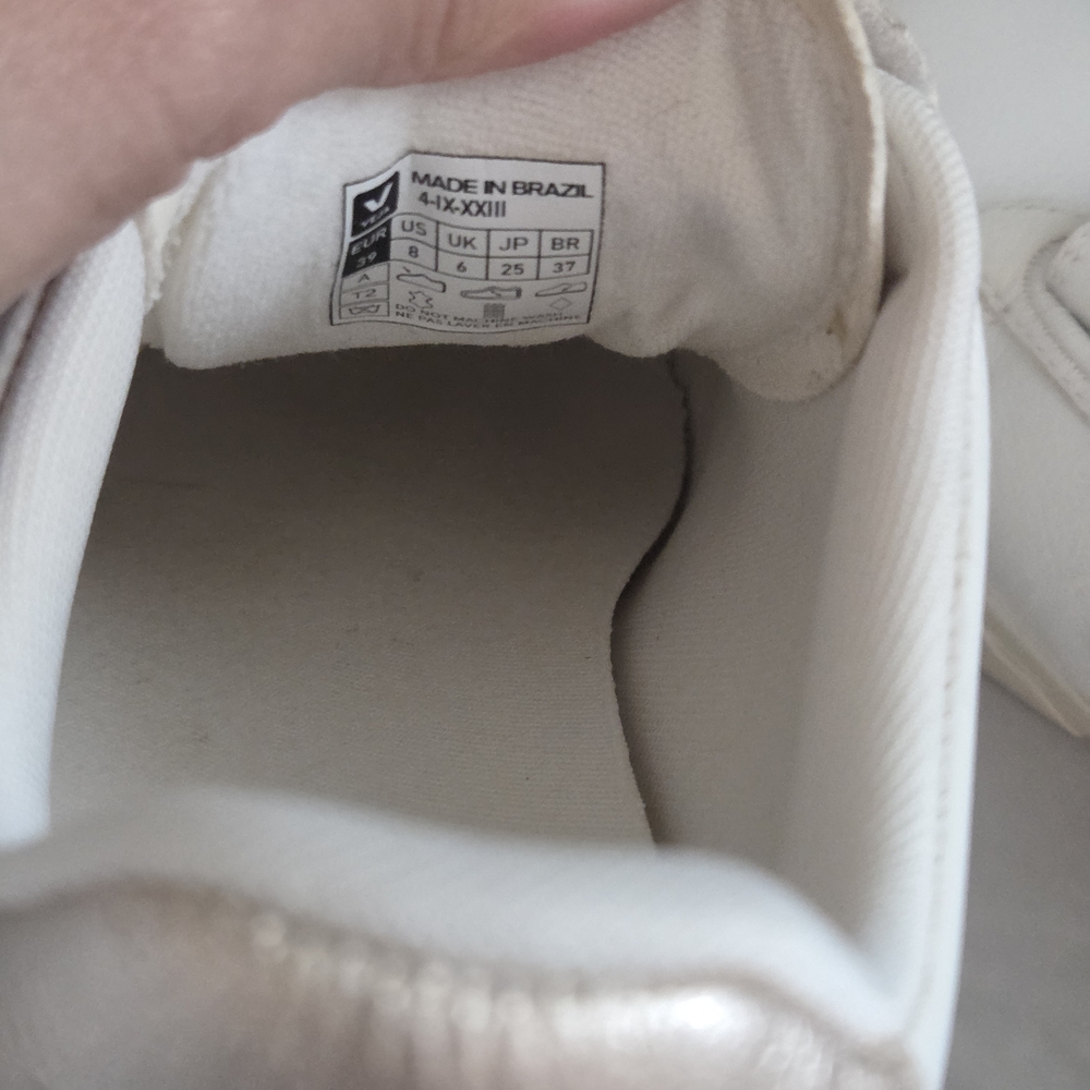 Veja Recife Logo White and Pink Velcro Sneakers - Picture 6 of 12